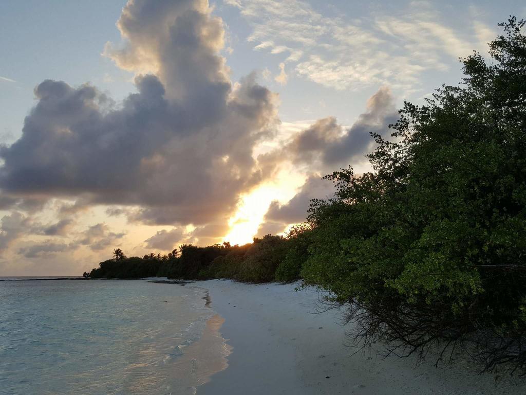 Fulhadhoo Inn Exterior photo